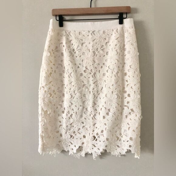 LOFT Lace Pencil Skirt in White - Size 8 Curvy - Picture 2 of 6